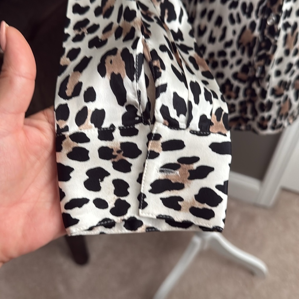 White House Black Market silk Leopard Print Button-Up Blouse - Picture 3 of 7